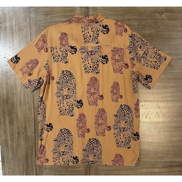 Earthbound Trading Co Short Sleeve Button Down Brown Leopard Shirt Size Large - Picture 11 of 12